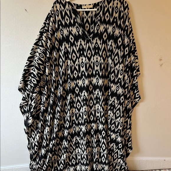 Black and White Geometric Patterned Kaftan - Picture 1 of 2